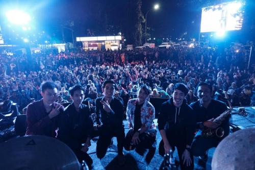 Penonton Menjadi Backing Vocal MLDJAZZPROJECT Season 4 di SBJT Malang